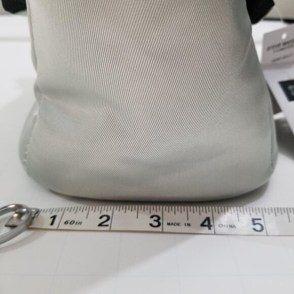 Steve Madden brand lunch bag/tote with small clear container with lid inside. - Picture 16 of 16